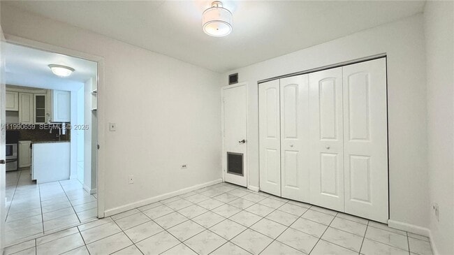 Building Photo - 130 S Shore Dr