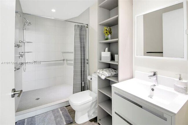 Building Photo - 2900 NE 7th Ave