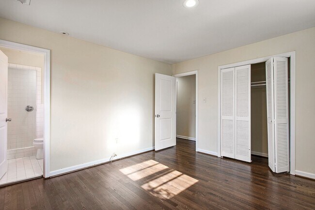 Building Photo - Spacious 3 Bed 2 Bath Rancher Available NOW