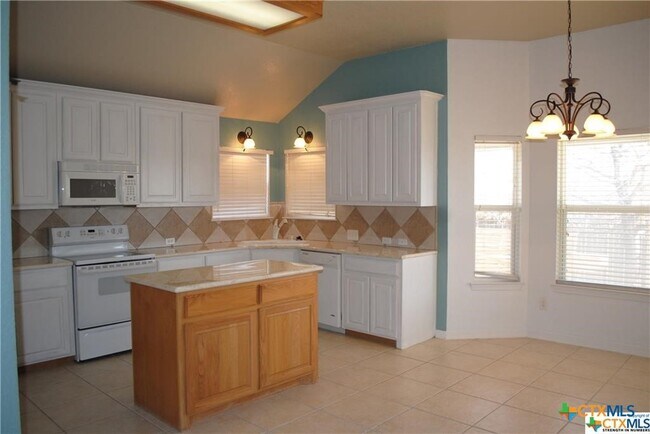 Building Photo - 1415 Loving Trl