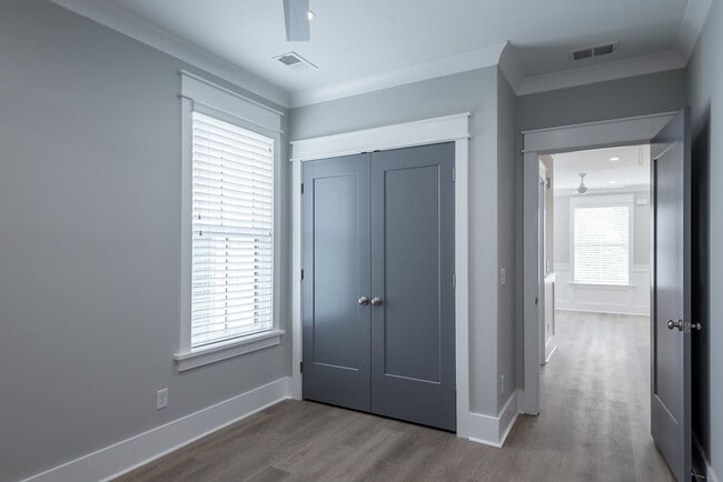 Building Photo - 6 Sanctuary Ct