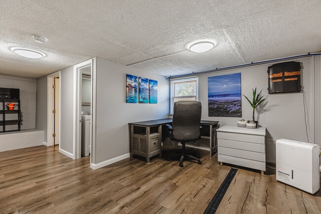 Building Photo - 1680 Hemingway Dr SW