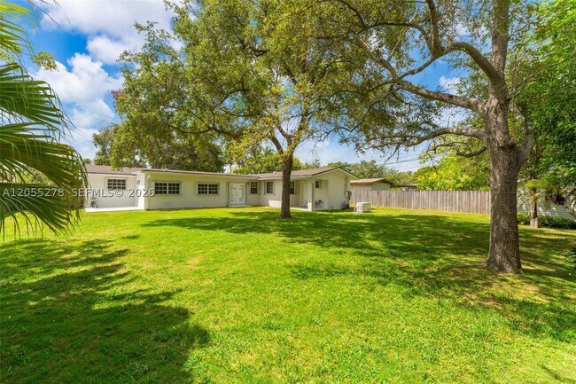 Building Photo - 9121 Ridgeland Dr