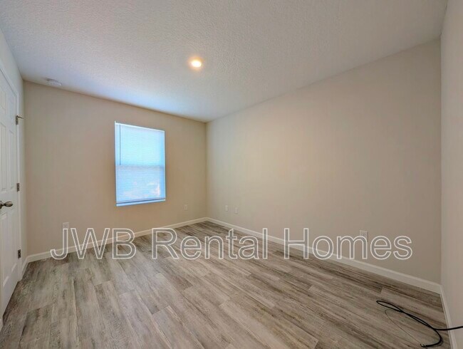 Building Photo - 2342 N Davis St