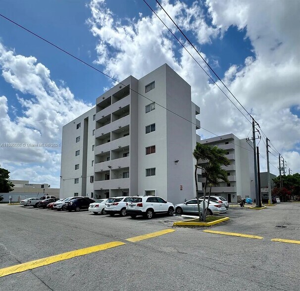 Building Photo - 6060 W 21st Ct