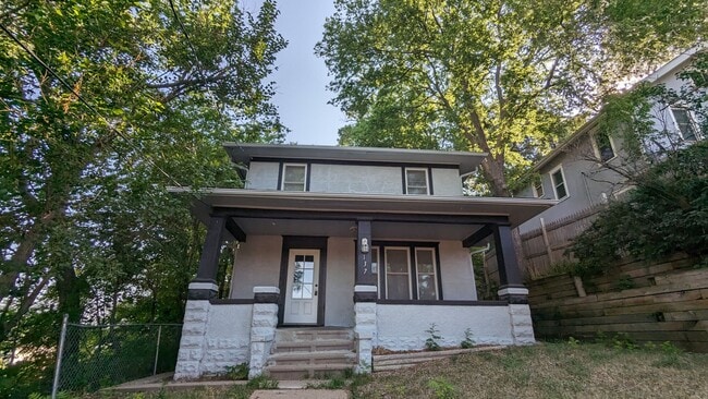 Building Photo - East End home near hospital, restaurants, ...