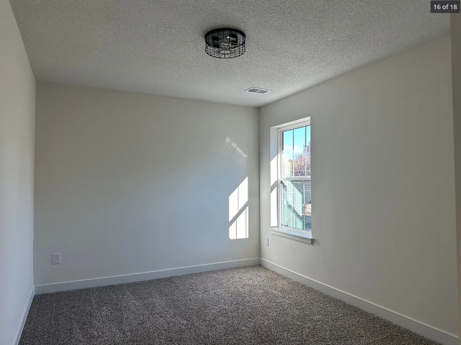 Building Photo - 11214 N Oak Trafficway