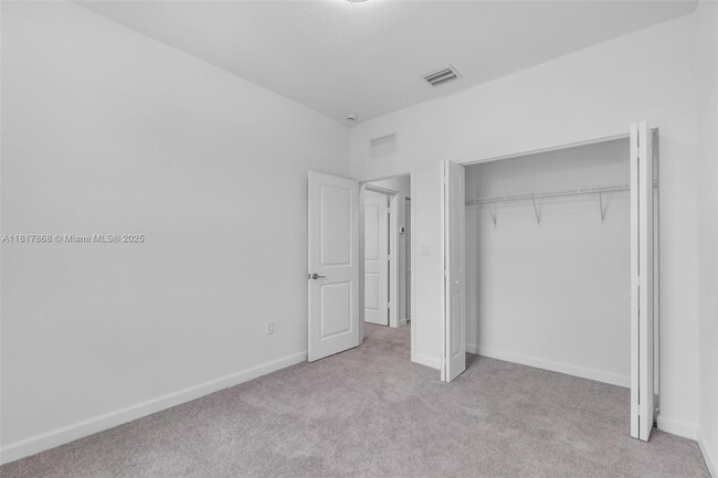 Building Photo - 2807 SE 26th Ave
