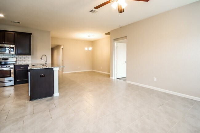 Building Photo - 622 Harvest Bluff Dr