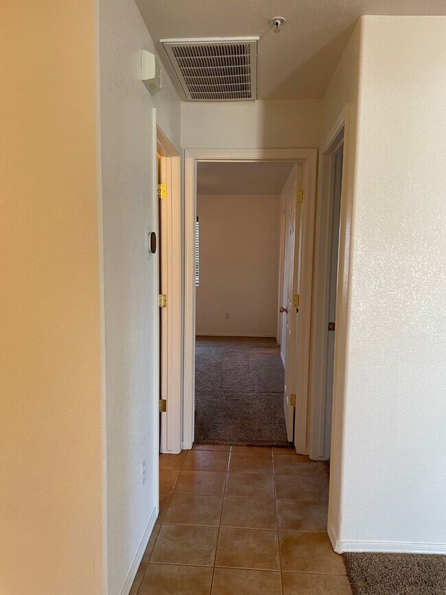 Building Photo - PALI2630