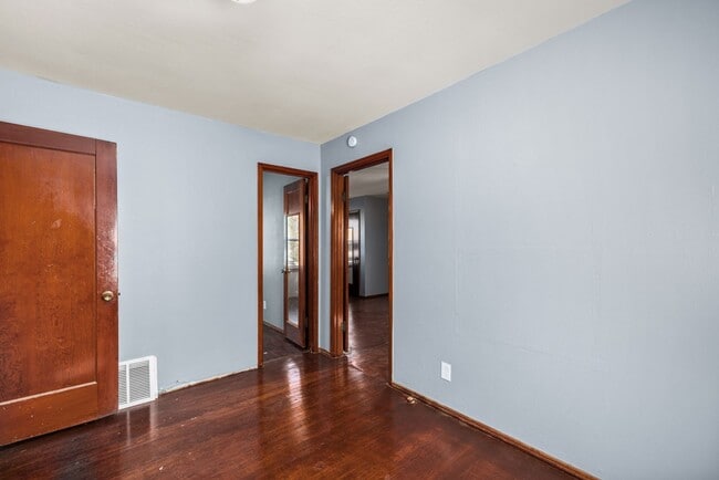 Building Photo - Spacious St. Ann Home with Large Detached ...
