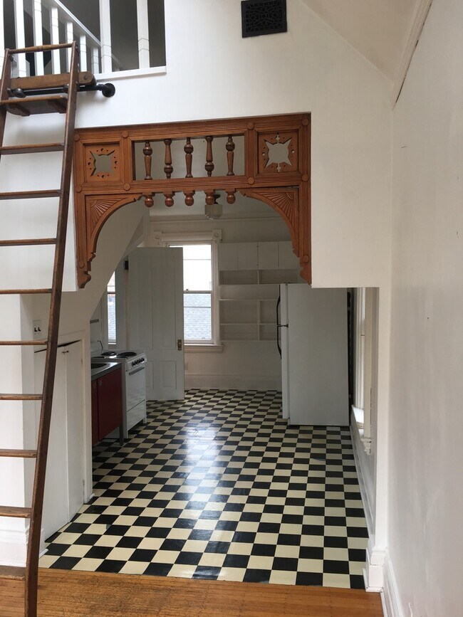 Building Photo - Studio Apartment Loft in historic Whittier neighborhood!