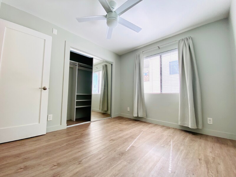 Building Photo - 1535 N Kenmore Ave