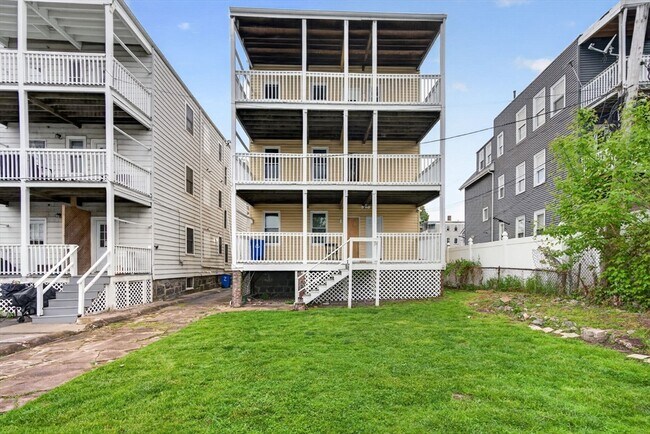 Building Photo - 64 Topliff St
