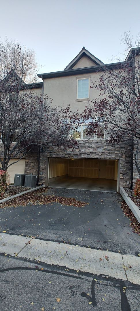 Building Photo - Beautiful Salt Lake Townhome!!!