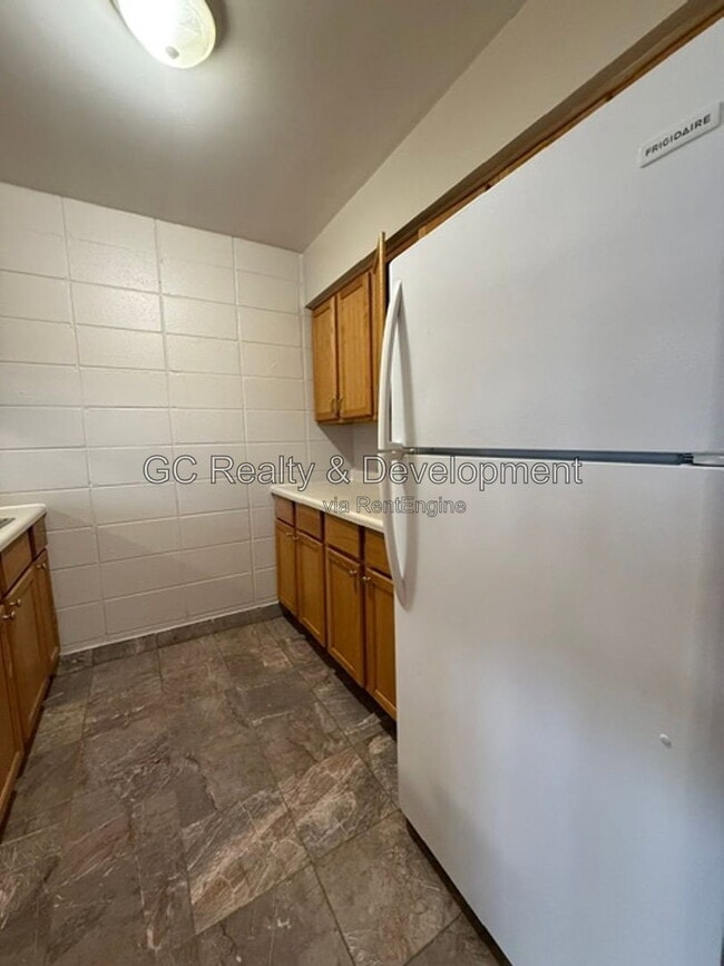 Building Photo - 233 Uteg St