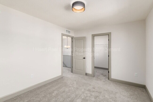 Building Photo - 72 Hayden Ave