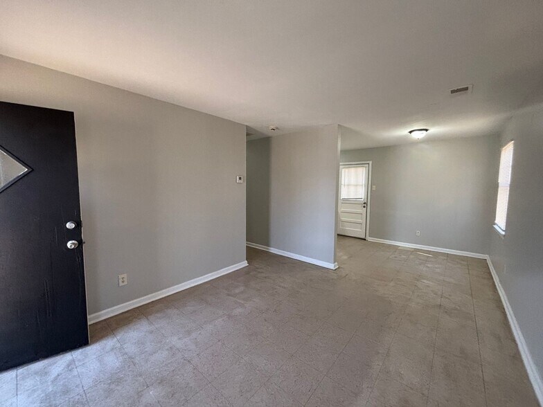 Building Photo - 2551 Dakar Ave