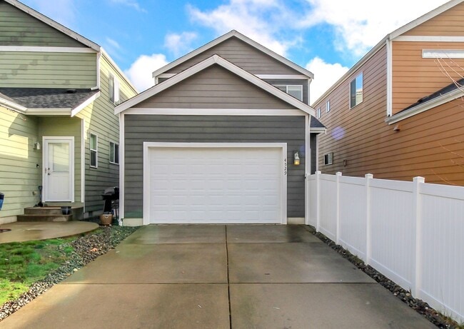 Building Photo - Beautiful Lacey Home with new paint and carpet in Popular Edgewater Community