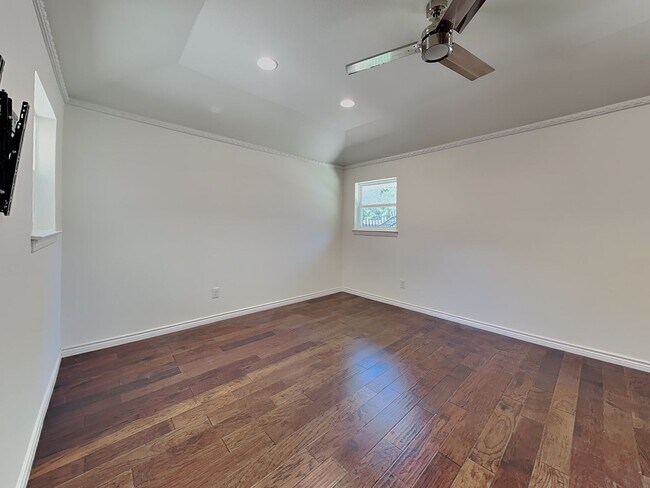 Building Photo - Style, Space & Sophistication in the Heart of Overton West!