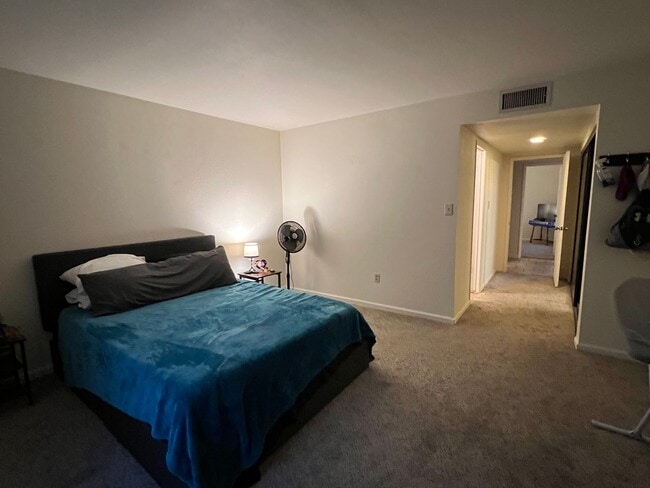 Building Photo - 10367 S Del Rey Dr