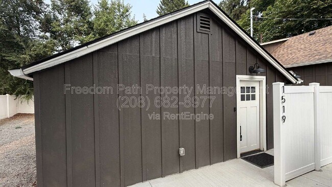 Building Photo - 1519 E Montana Ave