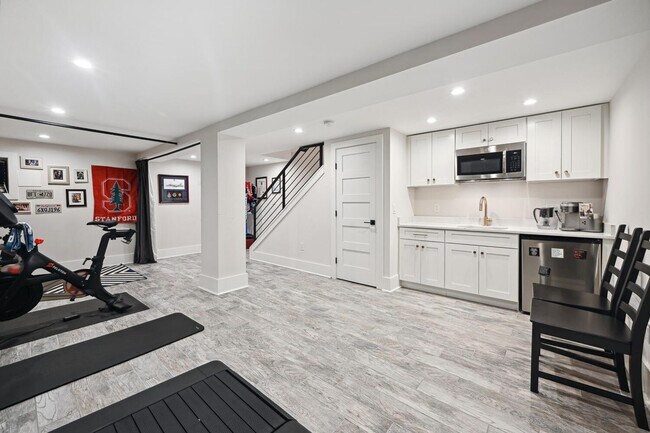 Building Photo - FURNISHED style in NoMA with Garage Parking