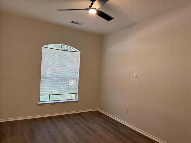 Building Photo - 16910 Pheasant Ridge Dr