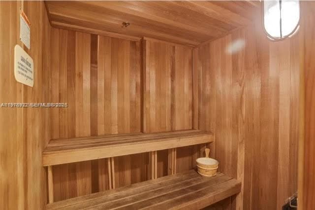 Building Photo - 6917 Collins Ave