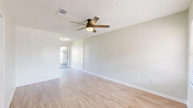 Building Photo - 1443 Hawk Tree Dr