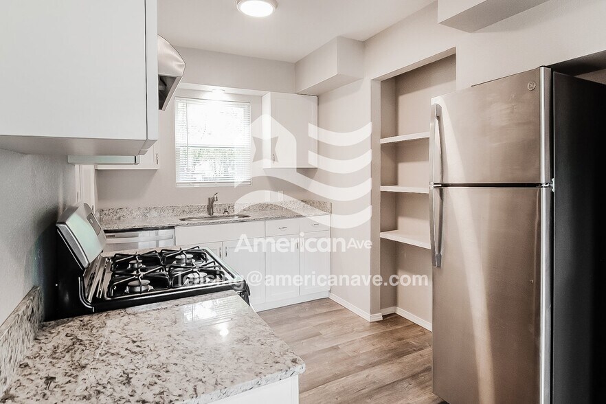 Building Photo - 143 W 50th Pl N