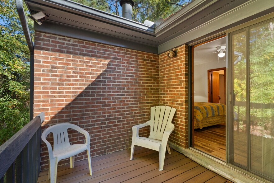 Building Photo - 609 Hillsborough St