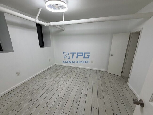 Building Photo - 118 Corbin Ave