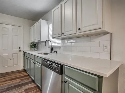 Building Photo - 907 Dakota St