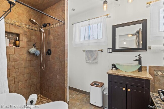 Building Photo - 3020 Grove St