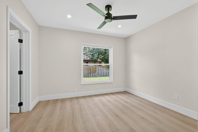 Building Photo - 280 Sulky Way