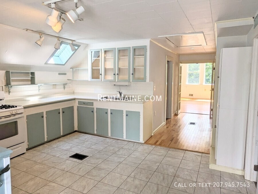 Building Photo - 54 Penobscot St
