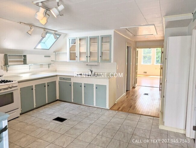 Building Photo - 54 Penobscot St