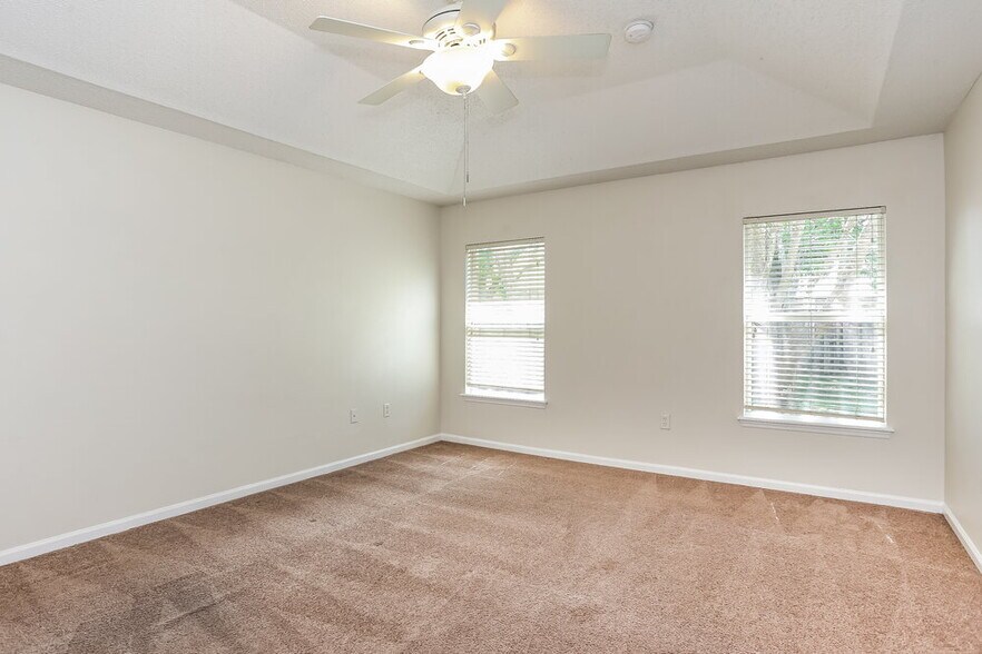 Building Photo - 11390 Emma Oaks Ln
