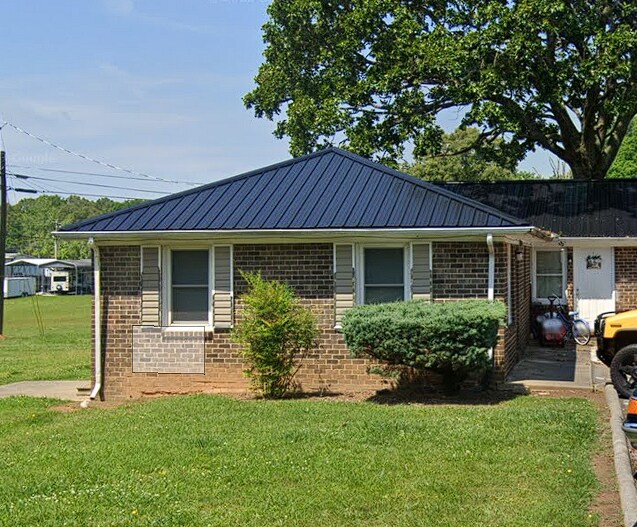 Building Photo - 412 Greggview St