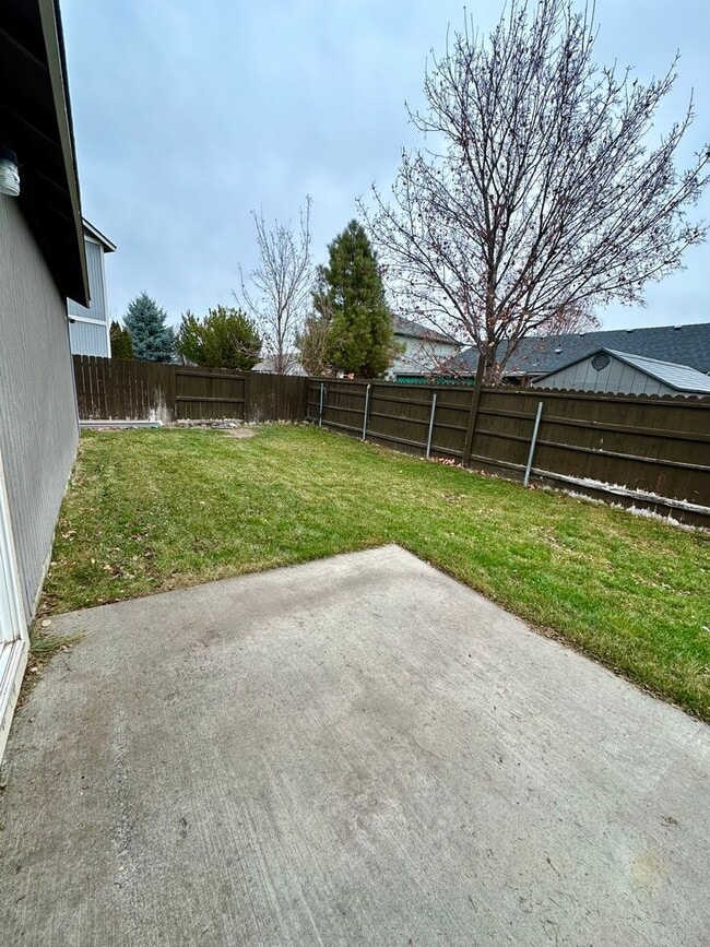 Building Photo - 3332 SW Metolius Meadow Ct