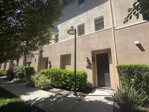 Building Photo - Beautiful North San Jose 4 Bedroom in Desirable Orchard Park Community!
