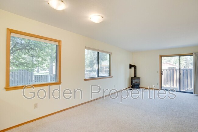 Building Photo - 1130 E Timber Ln