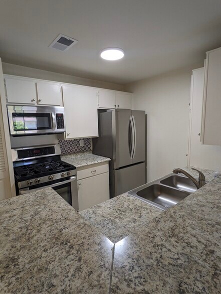 Building Photo - 26200 Redlands Blvd