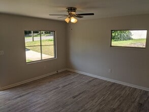 Building Photo - Cute 3/1 Single Family Home Available July 1, 2026