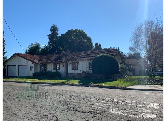 Building Photo - 338 3rd St