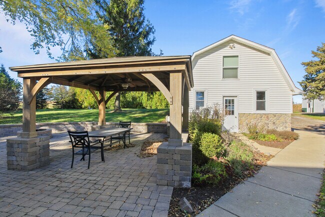 Building Photo - W5838 County Rd A