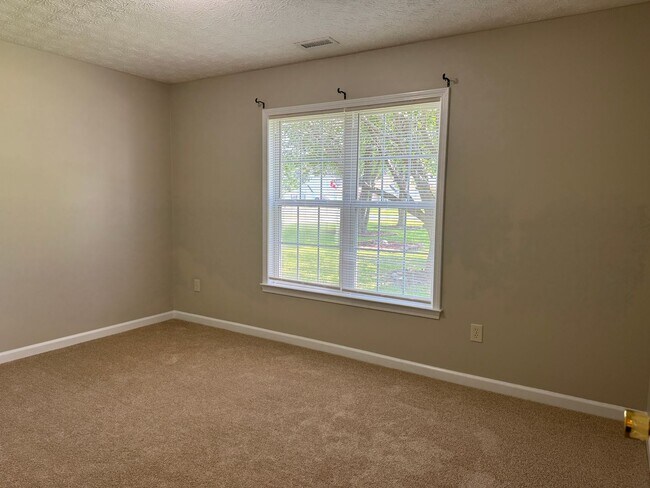 Building Photo - Sweet Home in Tucker Creek Estates