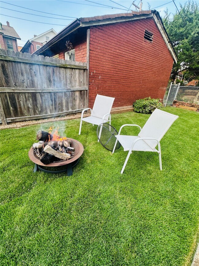 Building Photo - 4250 Michigan Ave