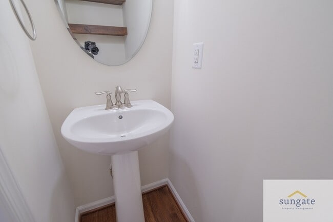 Building Photo - 1724 Lantern Mews